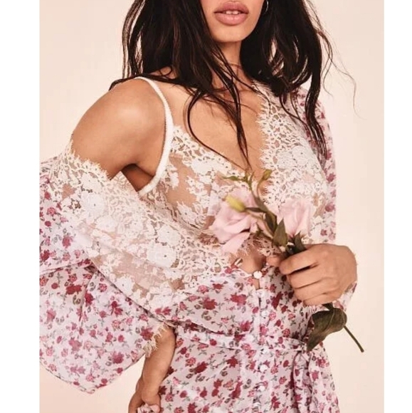 New!For Love and Lemons Lace Trim Robe - Picture 3 of 15